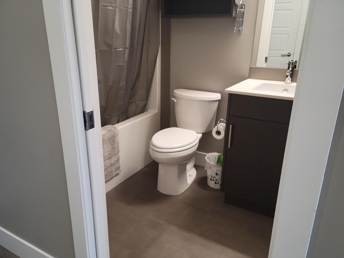 Cozy Studio Suite, 15Min Walk To Downtown Kelowna Zewnętrze zdjęcie
