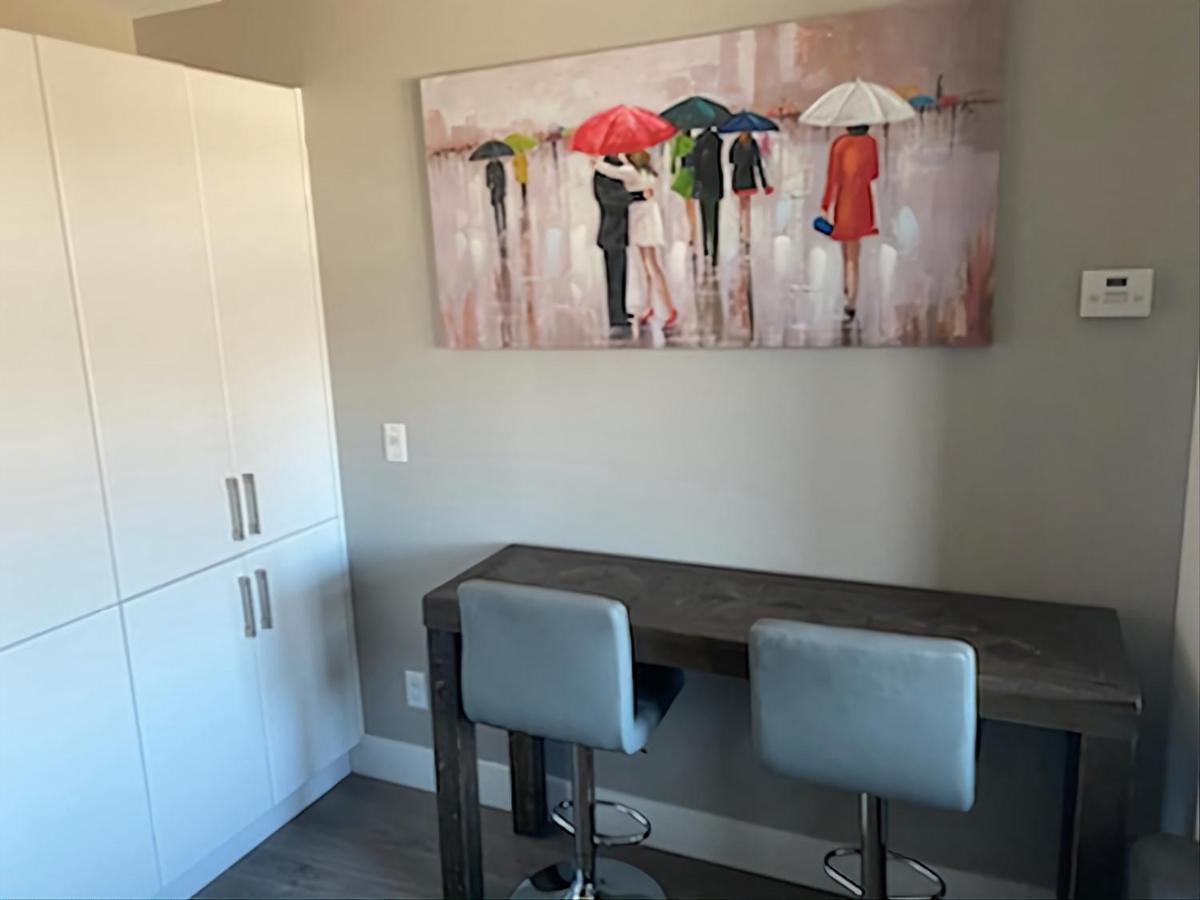 Cozy Studio Suite, 15Min Walk To Downtown Kelowna Zewnętrze zdjęcie